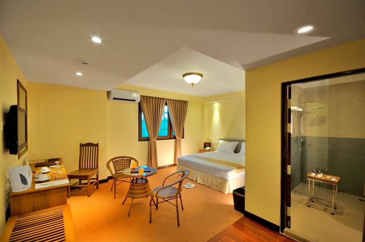Royal Golden View Hotel Yangon Exteriör bild