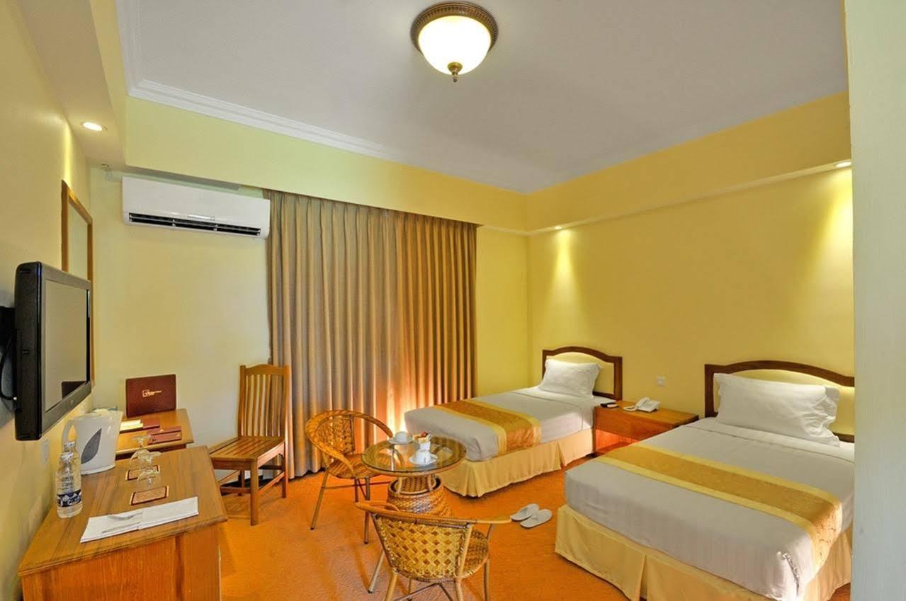 Royal Golden View Hotel Yangon Exteriör bild