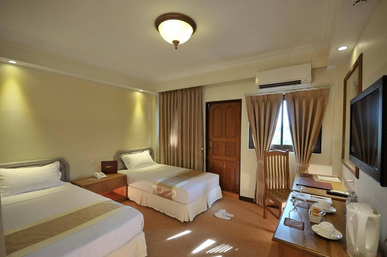 Royal Golden View Hotel Yangon Exteriör bild